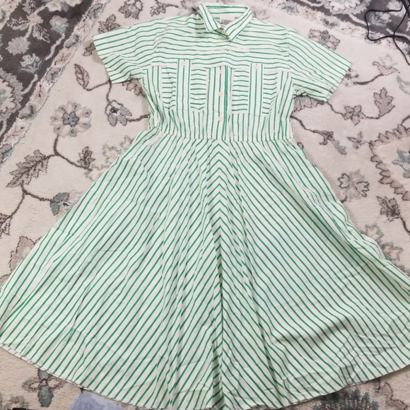 carriage court Dresses & Skirts - Vintage Carriage Court A line dress size 16P